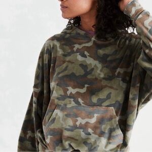 American Eagle Camo Cozy Ever After Velour Crop Hoodie XS